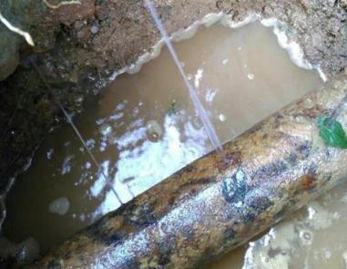 城厢楼顶渗水维修公司分享下地暖漏水的原因及检测方法。